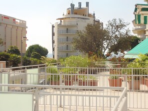 Property grounds - Apartment 'Residence Torino 29' with Shared Pool and Private Terrace (Lido di Jesolo)