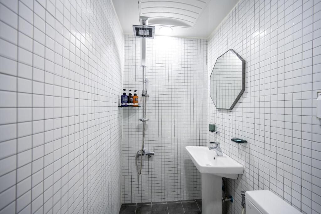 Comfort Triple Room, Garden View | Bathroom