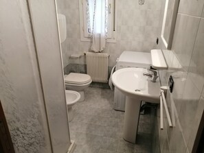 Douche, serviettes fournies