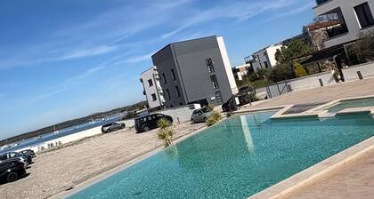 Apartment 'Lion' Medulin (Vizula), pool available, directly by the sea