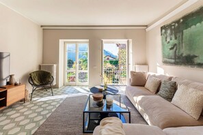 Living area - Once in a lifetime - by MyHomeInComo (Laglio)