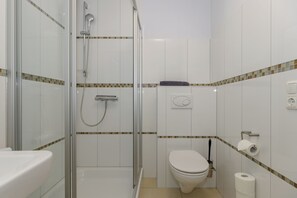 Hair dryer, towels, soap, toilet paper - Apartment Elli 02 (Rostock)