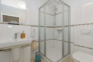 Bathroom - Vrbo Property (Rostock)