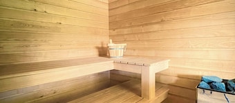 Green retreat with sauna and terrace: authentic mini apartment in Magnano