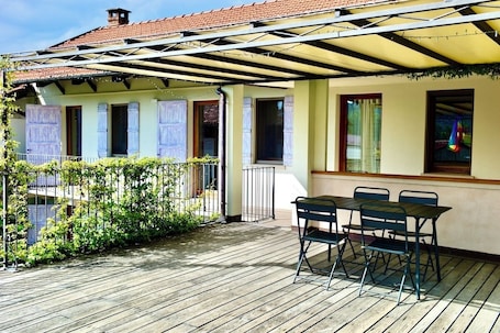 Outdoor dining. Green retreat with sauna and terrace: authentic mini apartment in Magnano