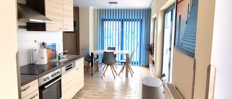 Fridge, oven, stovetop, dishwasher