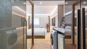 Basic Double Room | Laptop workspace, blackout drapes, free WiFi