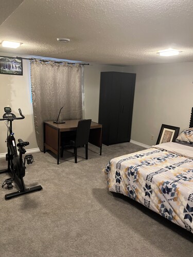 Cozy 1-bedroom with King size bed