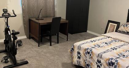 Cozy 1-bedroom with King size bed