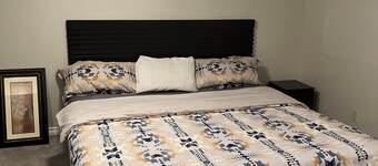 Cozy 1-bedroom with King size bed