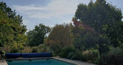 Gßte nature avec vue, piscine & atelier céramique