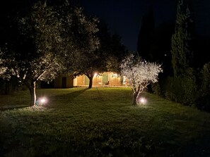 Exterior - Maison Lou - House with Garden & AC (L`Isle-sur-la-Sorgue)