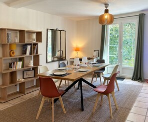 Meeting facility - Maison Lou - House with Garden & AC (L`Isle-sur-la-Sorgue)