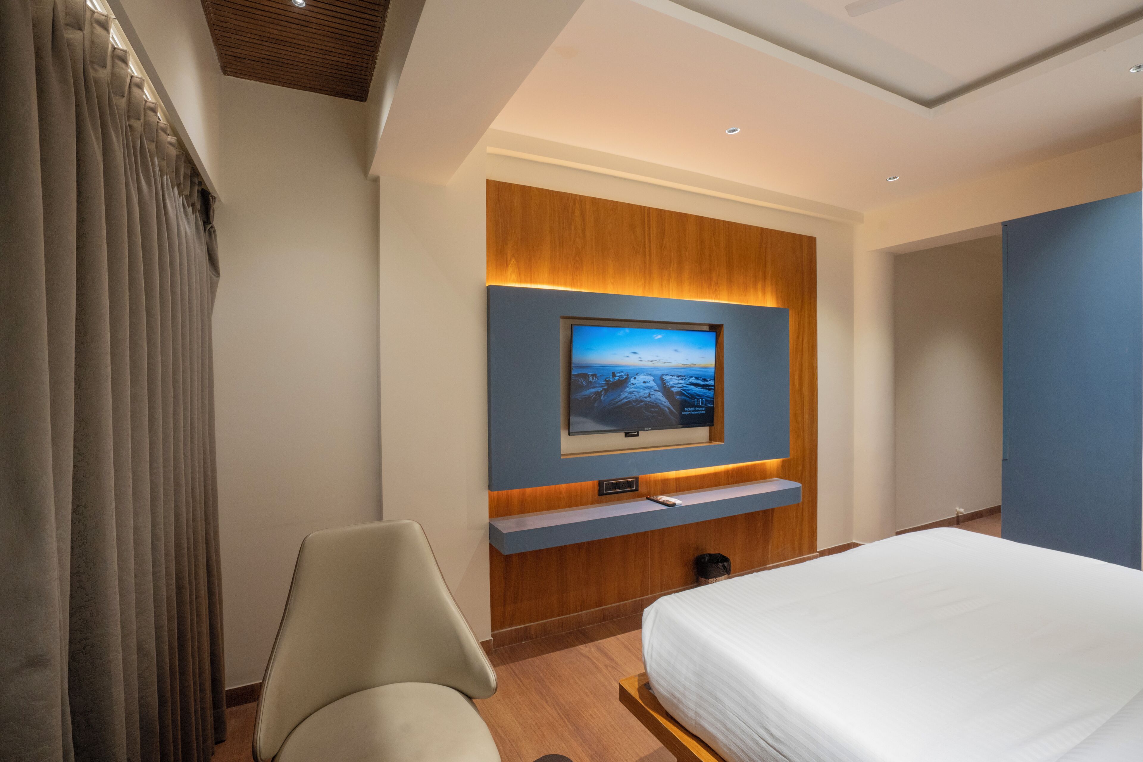 Deluxe Double Room, City View | In-room safe, free WiFi