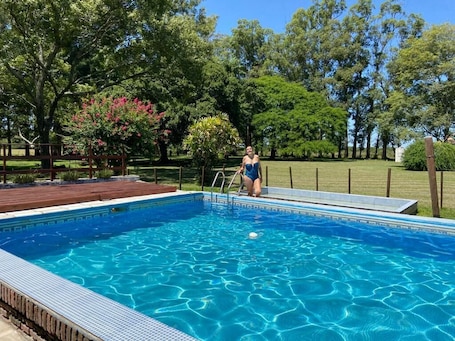 9 outdoor pools. Mombiri