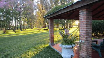 Bungalow Classique, vue jardin | Enceinte de lâhĂ©bergement