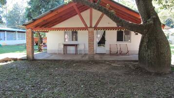 Bungalow clásico, vistas al jardín | Exterior