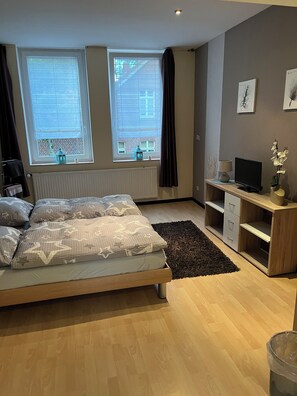 1 bedroom, WiFi, bed sheets - Private room rental family Schrödel (near Arena) (Gelsenkirchen)