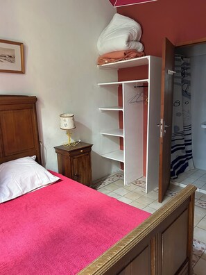 Room - La Magnanarié, a large family home in Provence (Villedieu)