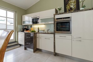 Private kitchen - Vrbo Property (Rostock)