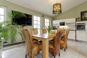 Dining - Vrbo Property (Rostock)