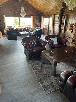 Interior - Trollvang (Dovreskogen)