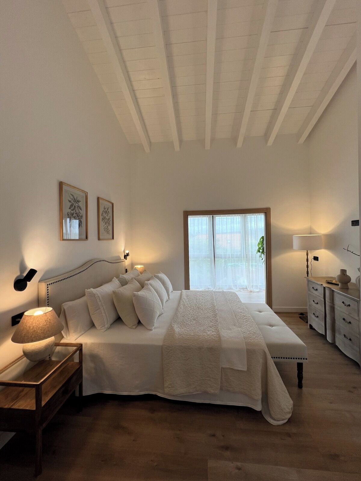 3 slaapkamers, een strijkplank/strijkijzer, wifi, beddengoed