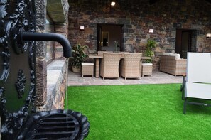 Terrace/patio - Top category rural house in Asturias - Garden, fireplace and relax. (Piedeloro)