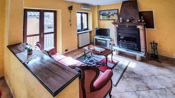 TV, caminetto