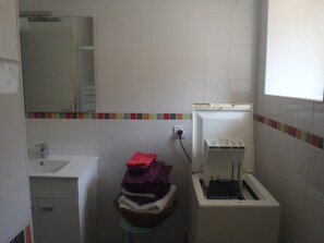 Bathroom - Pretty gite in Rocamadour surrounded by greenery. Your pets are welcome. (Rocamadour)