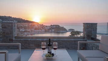 Luxury Studio Suite, Sea View | Terrace/patio