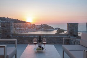 Suite estudio de lujo, vista al mar | Terraza o patio