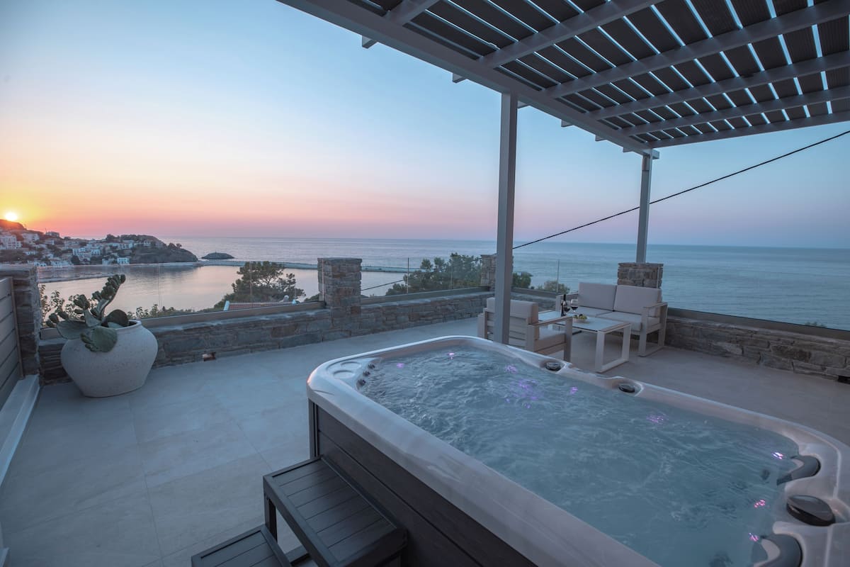Luxury Studio Suite, Sea View | Teres/patio
