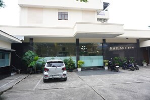 A building with a sign reading 'KAILANI INN' and a parked car in front. - Siantar Hotel Parapat (Medan)