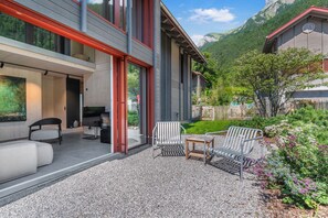Terrace/patio - Andermatt Chalet – Exklusive Unterkunft mit Bergblick (Silenen)