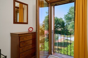 Interior - Apartment 'Le Sugherine - Aia' with Shared Pool, Wi-Fi and Air Conditioning (Gavorrano)