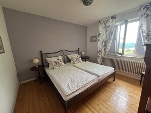 2 chambres, fer et planche à repasser, Wi-Fi gratuit, draps fournis