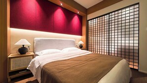 A modern hotel room with a large bed, two bedside tables, a red accent wall, and a traditional Japanese shoji screen. - Stylish Homestay Balcony View Bell Tower (Xi'an)