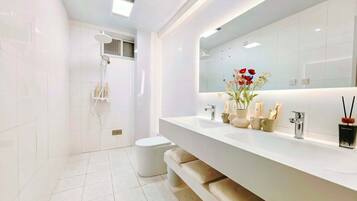 Standard Suite, City View | Bathroom | Free toiletries, hair dryer, slippers, towels