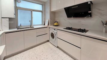 Suíte superior, vista para a cidade | Cozinha privada