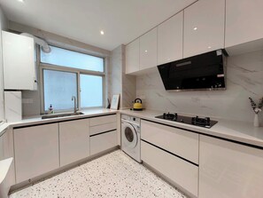 Superior Suite, City View | Private kitchen - Stylish Homestay Balcony View Bell Tower (Xi'an)