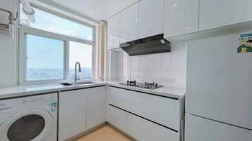 Suite Standar, pemandangan kota | Dapur pribadi