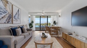 Living area - Hamptons on Wharf - Beautifully appointed apartment in the centre of Forster with stunning lake view (Forster)