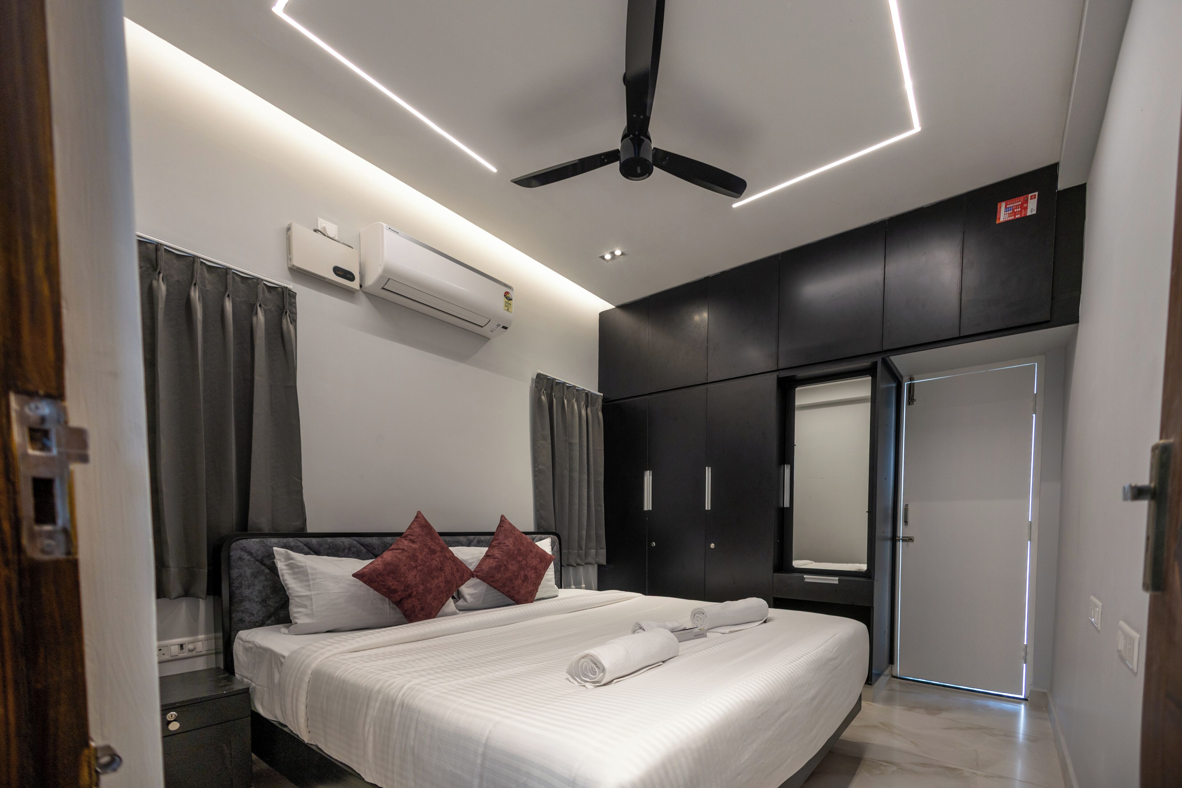 3 chambres, fer et planche à repasser, Wi-Fi, draps fournis