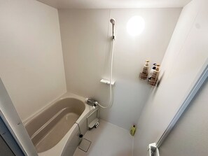 Hair dryer, bidet, towels, soap - Open Sale / 3 min. walk to station / Close to UFJ / Direct access to Namba / Easy access to Kobe and Nara / Detached house (大阪市)