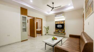 Comfort Apartment | Living area | LCD TV