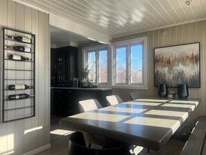 Dining - Centrally Located Cabin by the Sea (Nordland)