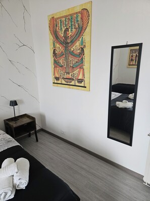 Deluxe Triple Room, Sea View | Desk, laptop workspace, bed sheets -  IL PISTACCHIO (Agrigento)