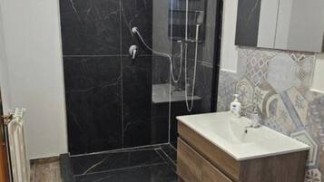 Deluxe Triple Room, Sea View | Bathroom | Shower, rainfall showerhead, hair dryer, bidet