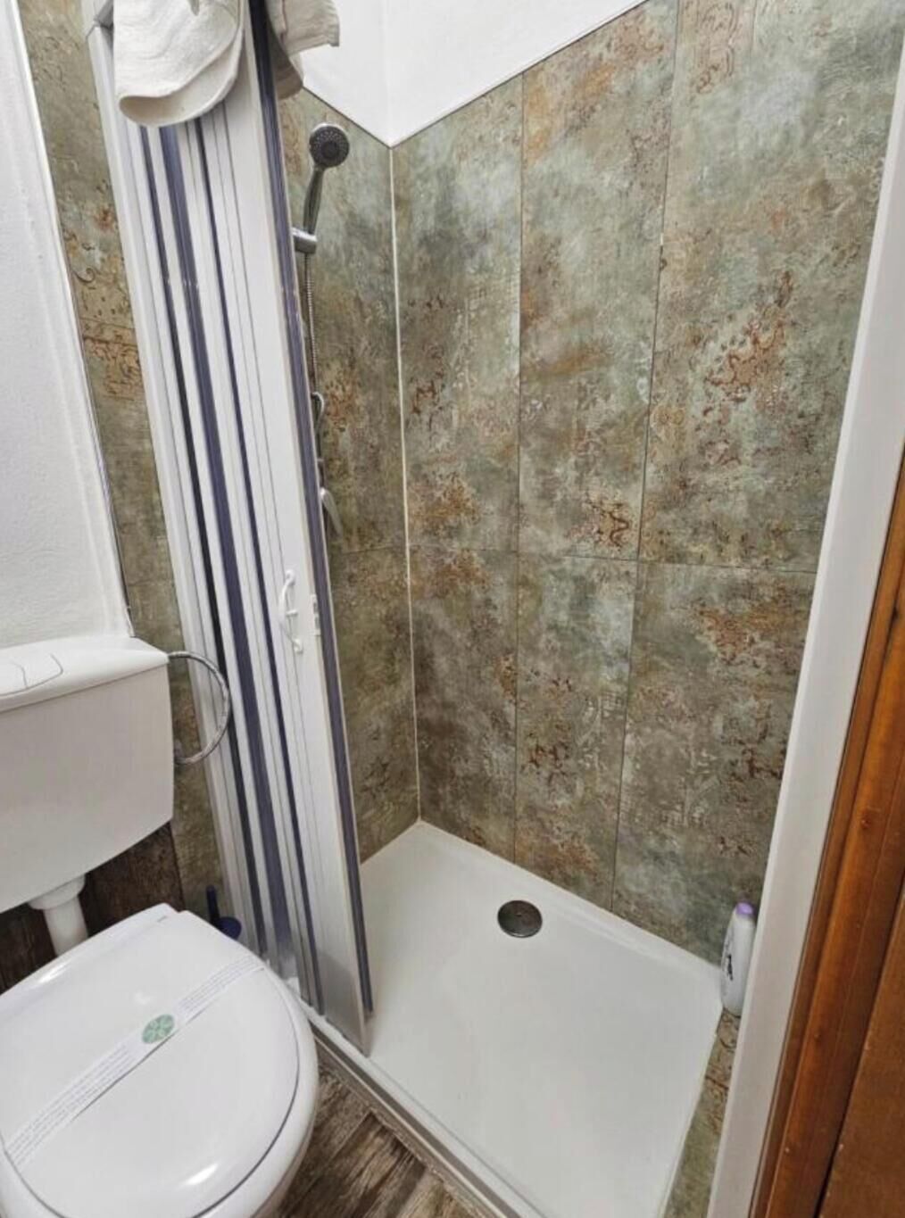 Phòng 4, ban công, quang cảnh thành phố | Phòng tắm